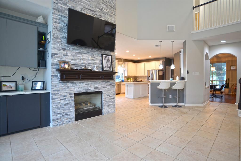 8405 Rayleine Drive, Pearland, Texas image 9