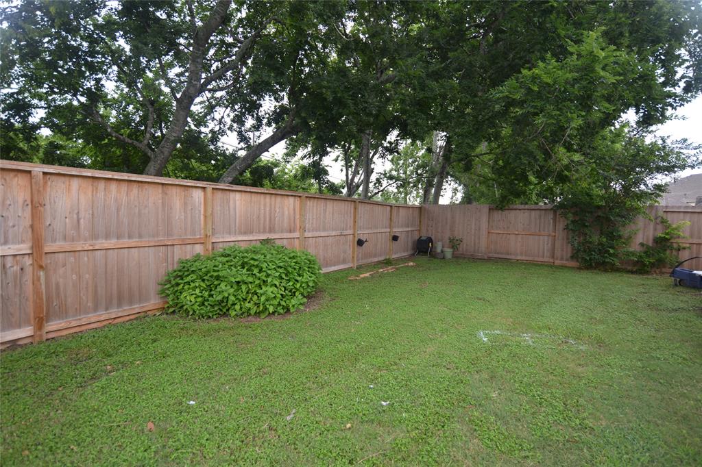 8405 Rayleine Drive, Pearland, Texas image 31