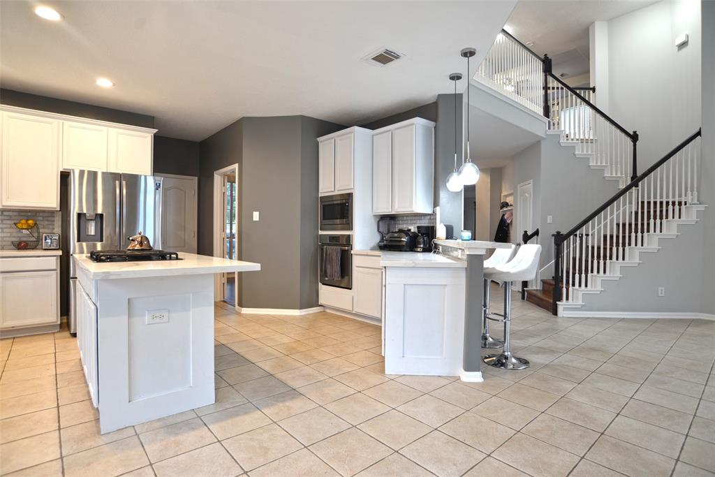 8405 Rayleine Drive, Pearland, Texas image 11