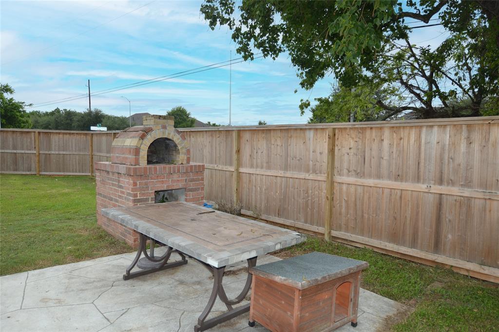 8405 Rayleine Drive, Pearland, Texas image 33