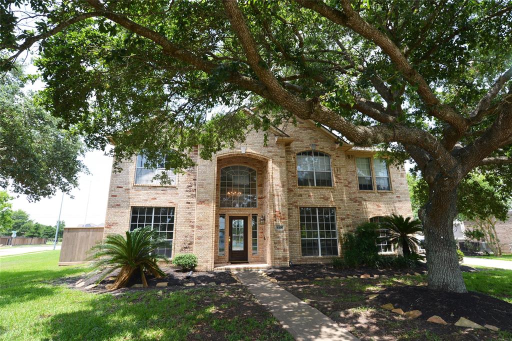 8405 Rayleine Drive, Pearland, Texas image 1