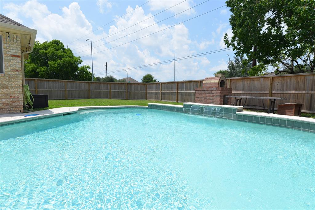 8405 Rayleine Drive, Pearland, Texas image 28