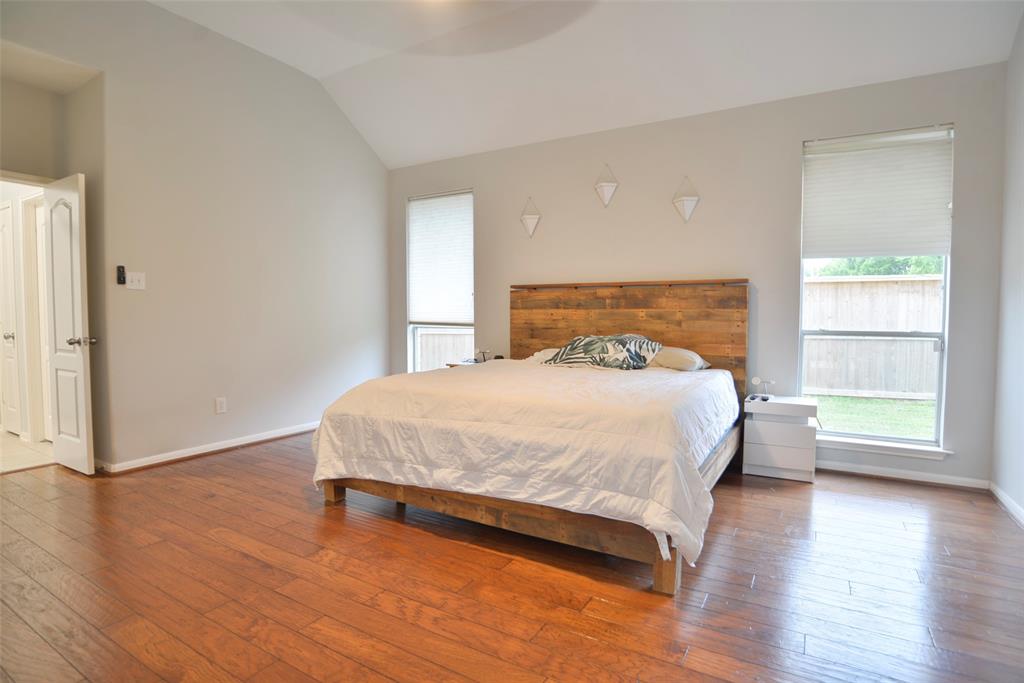 8405 Rayleine Drive, Pearland, Texas image 13
