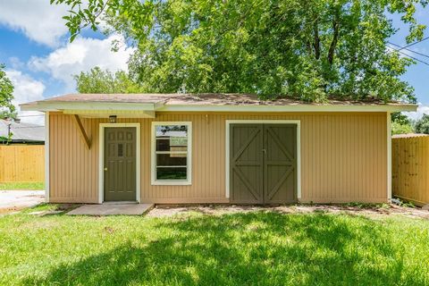 A home in Brazoria