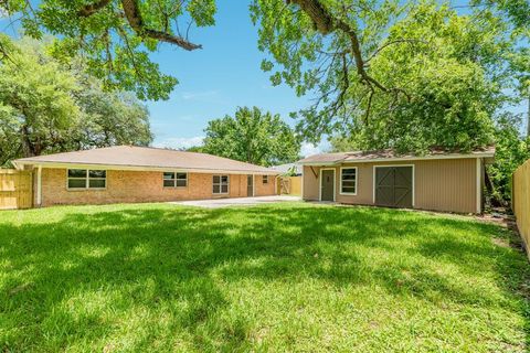 A home in Brazoria