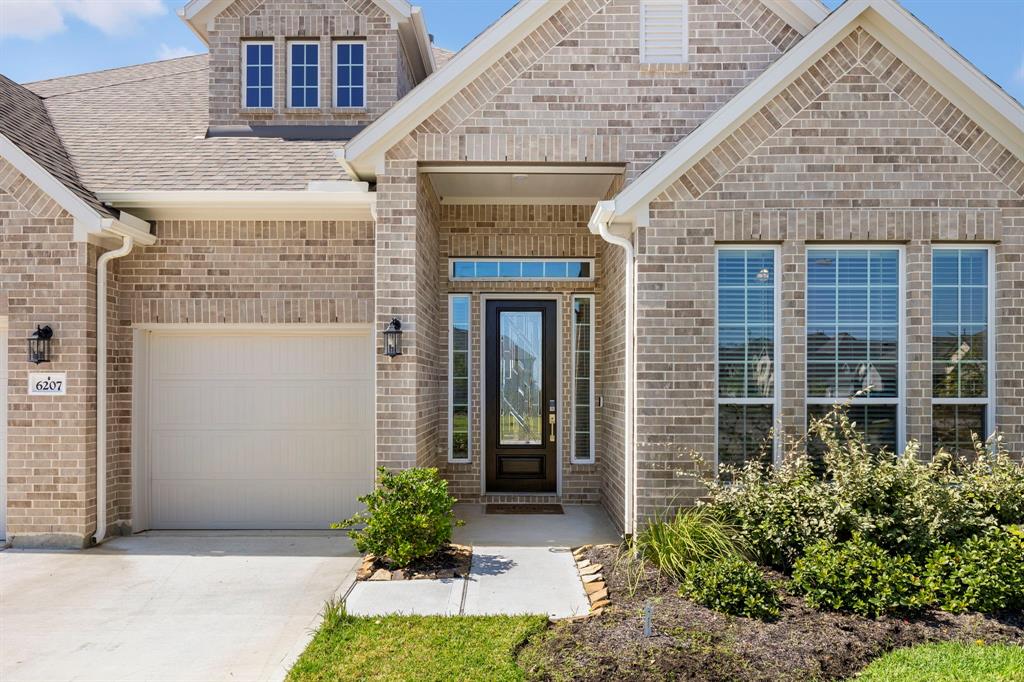 6207 Maple Court