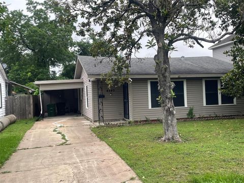 Single Family Residence in Houston TX 4545 Bricker Street.jpg