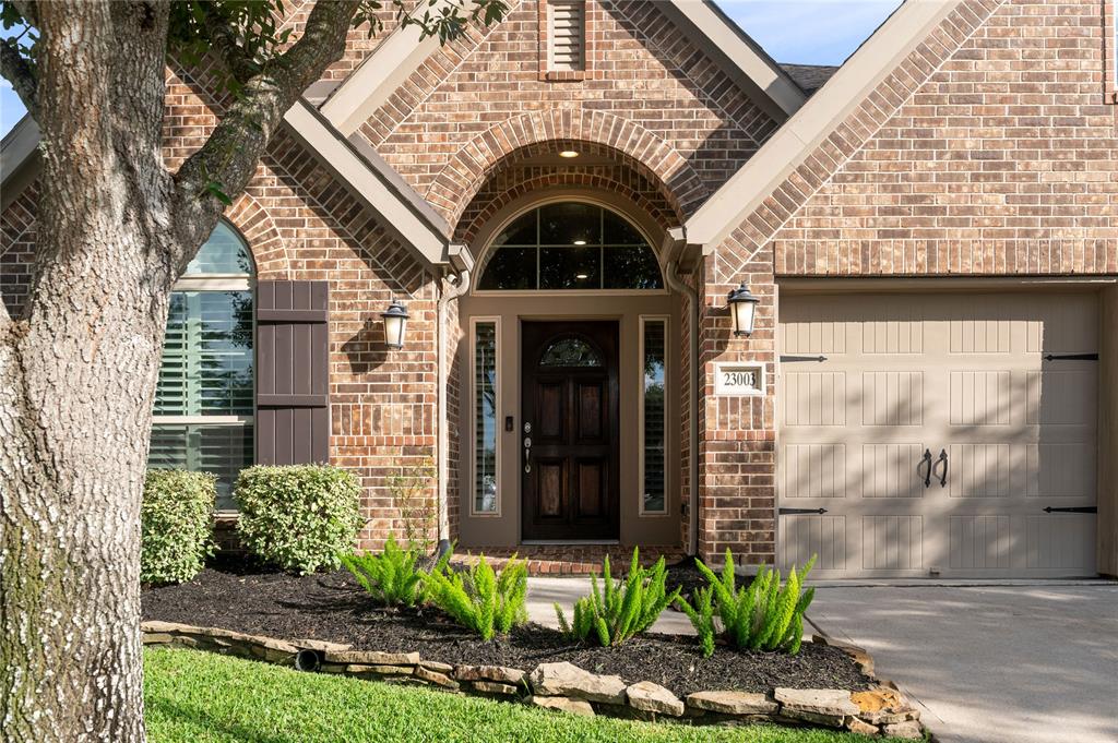 23003 Fenster Fox Terrace