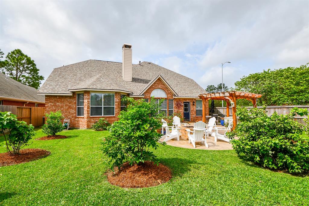 3027 Fallbrook Drive, Pearland, Texas image 27