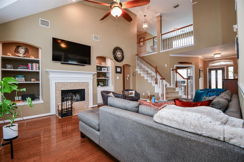 3027 Fallbrook Drive, Pearland, Texas image 6