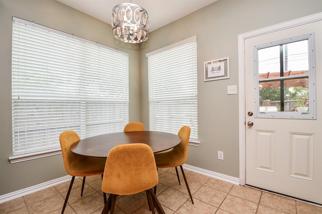 3027 Fallbrook Drive, Pearland, Texas image 10