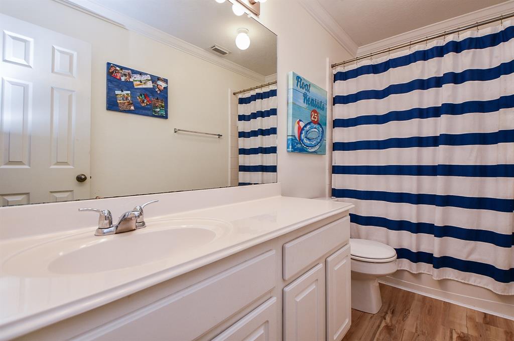 3027 Fallbrook Drive, Pearland, Texas image 22