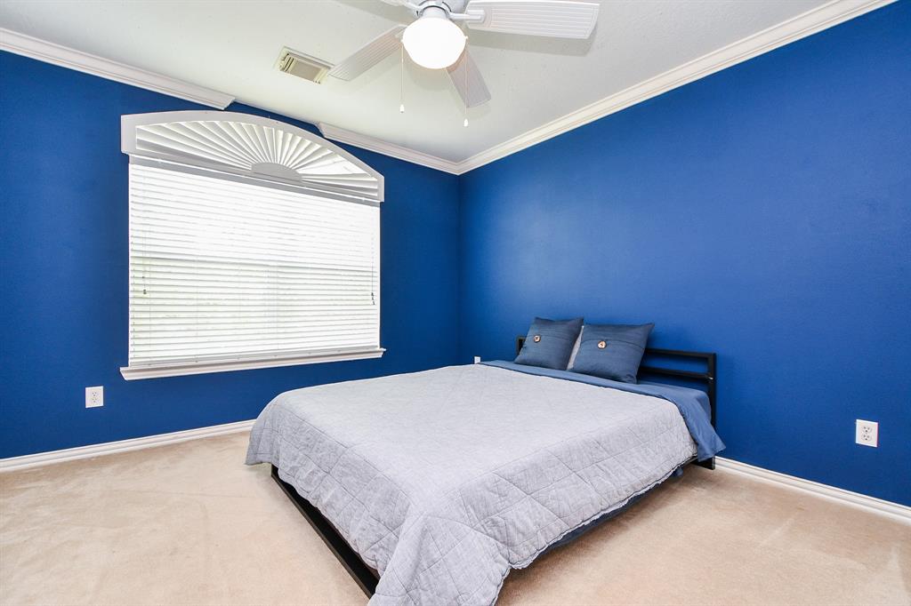 3027 Fallbrook Drive, Pearland, Texas image 18