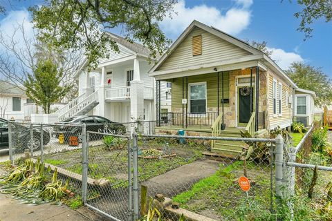 Single Family Residence in Galveston TX 3614 Avenue N 1/2 1.jpg