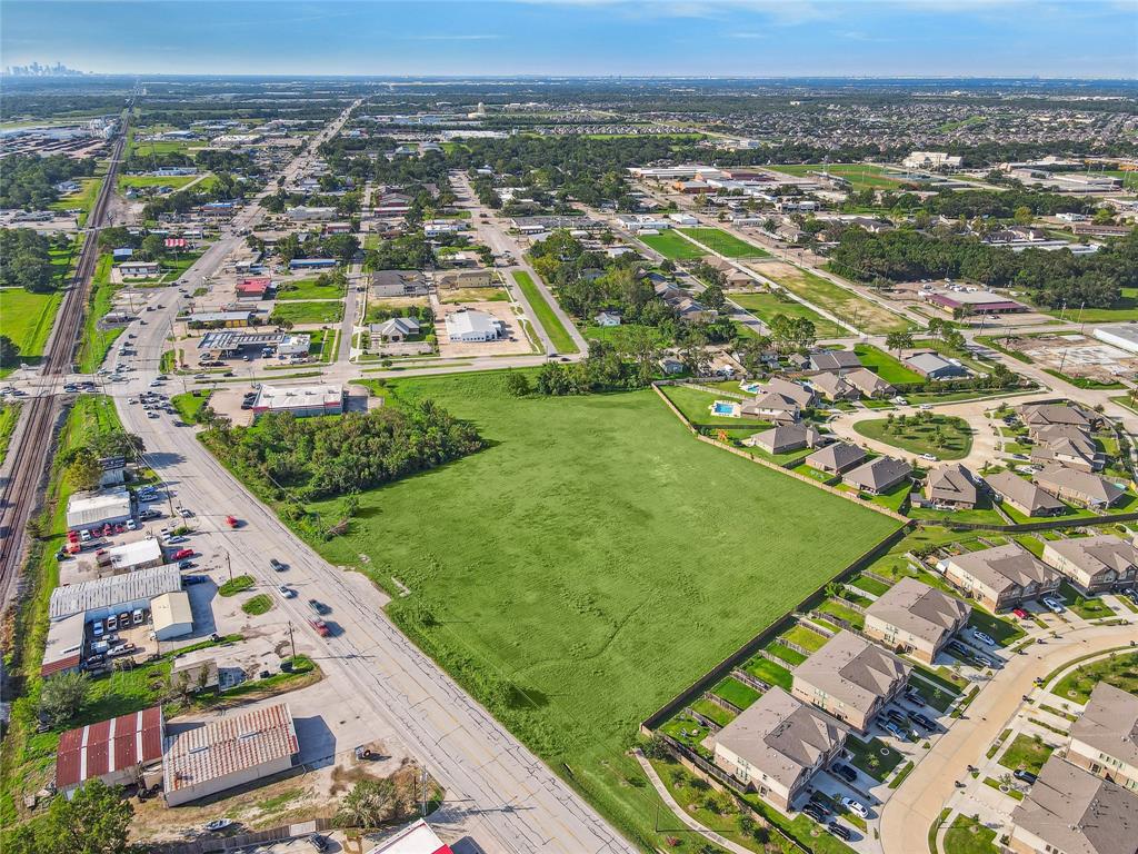 S Main Street, Pearland, Texas image 4