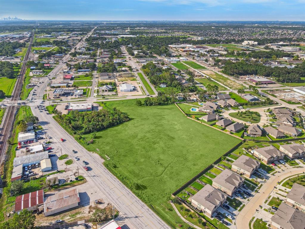 S Main Street, Pearland, Texas image 2