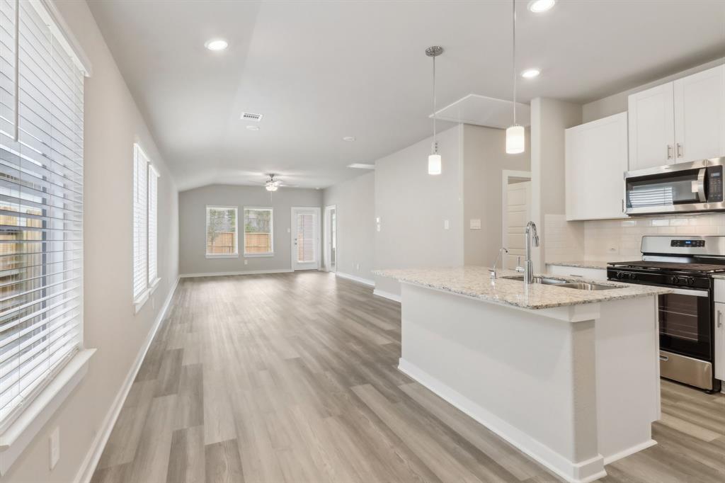 16813 Harvest Grove Lane, Conroe, Texas image 2