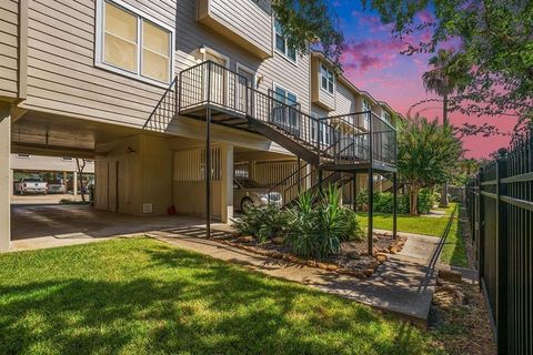 Townhouse in Seabrook TX 1910 Lakeside Drive.jpg