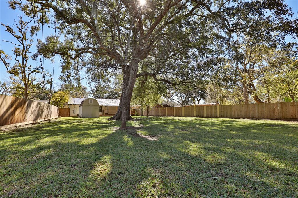 105 Wisteria Street, Lake Jackson, Texas image 21