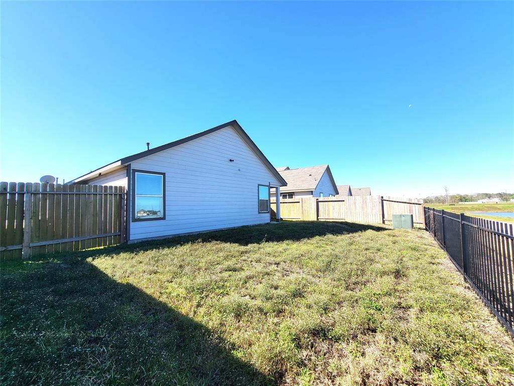 1227 Marvista Lane, Rosharon, Texas image 12