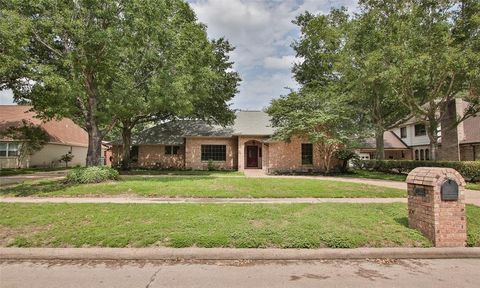 Single Family Residence in Jersey Village TX 8325 Rio Grande Street.jpg