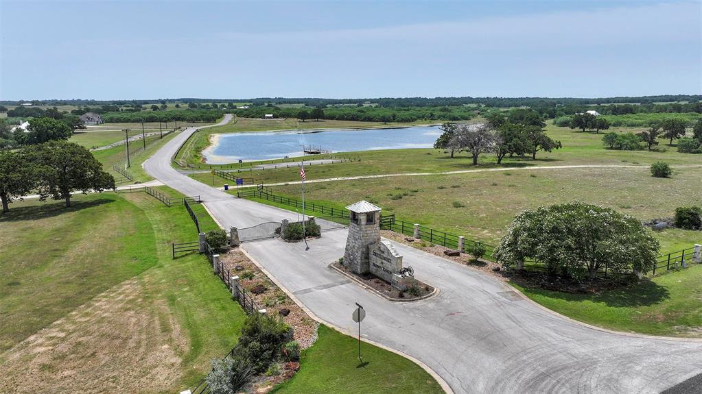 56 Powder Ridge, Luling, Texas image 1