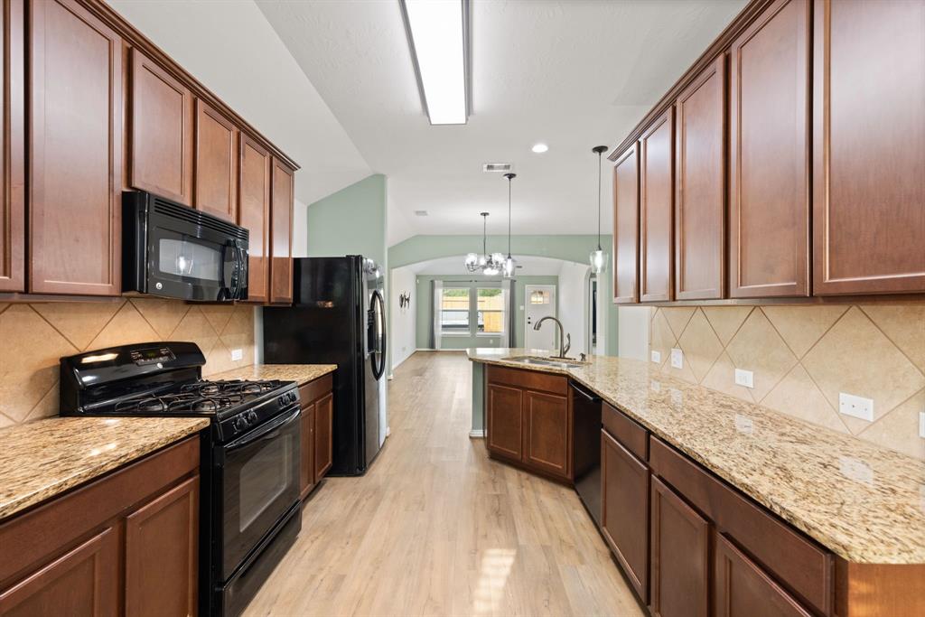 19103 Ayston Drive, Tomball, Texas image 4