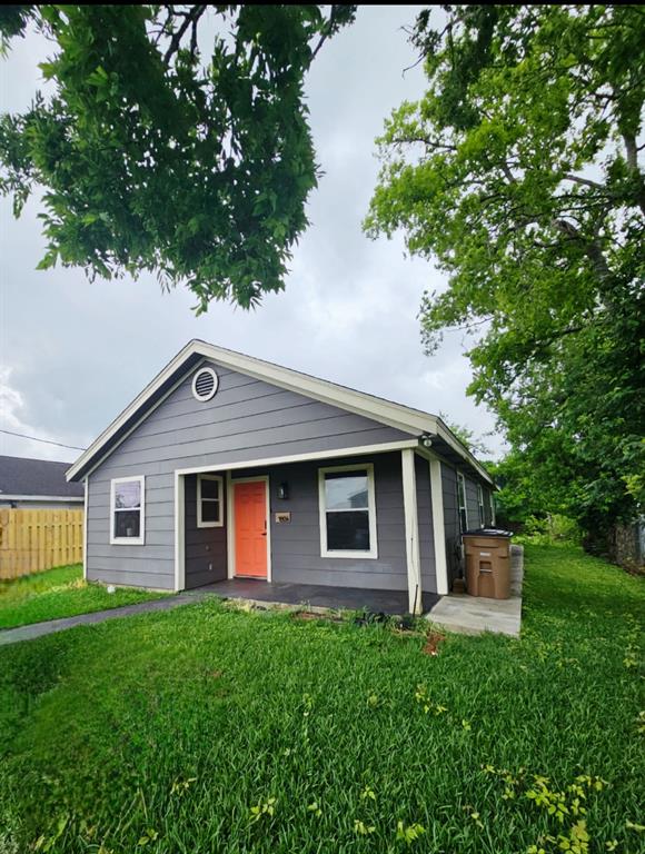 1806 Avenue D, Dickinson, Texas image 1