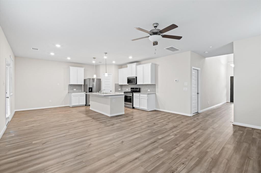 7051 Silverleaf Oak Street, Conroe, Texas image 8