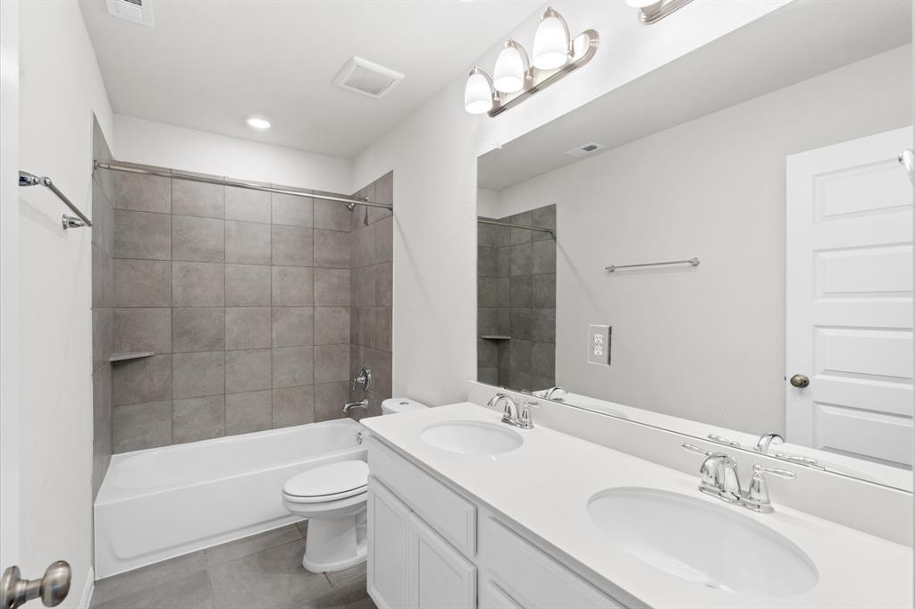 7051 Silverleaf Oak Street, Conroe, Texas image 17
