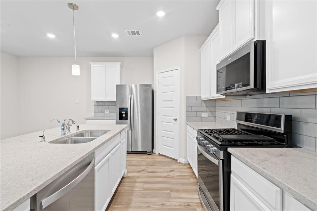 7051 Silverleaf Oak Street, Conroe, Texas image 12