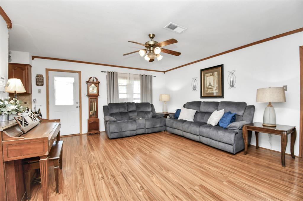 1110 E Brown Lane, Deer Park, Texas image 9