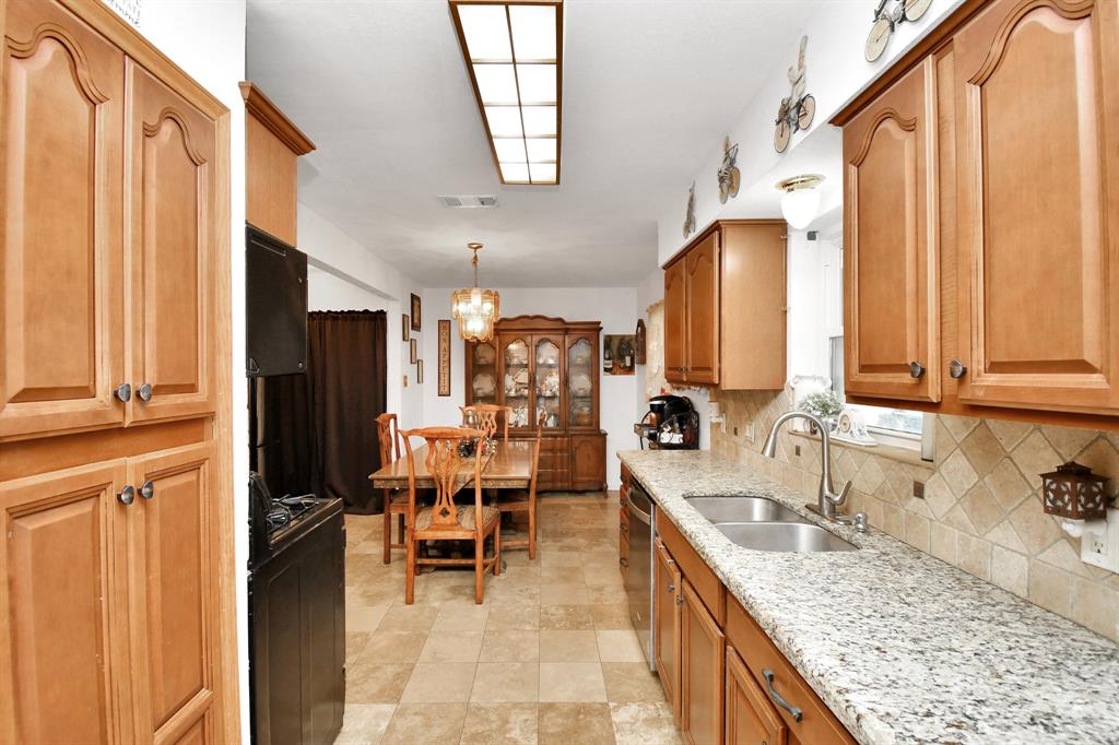 1110 E Brown Lane, Deer Park, Texas image 13