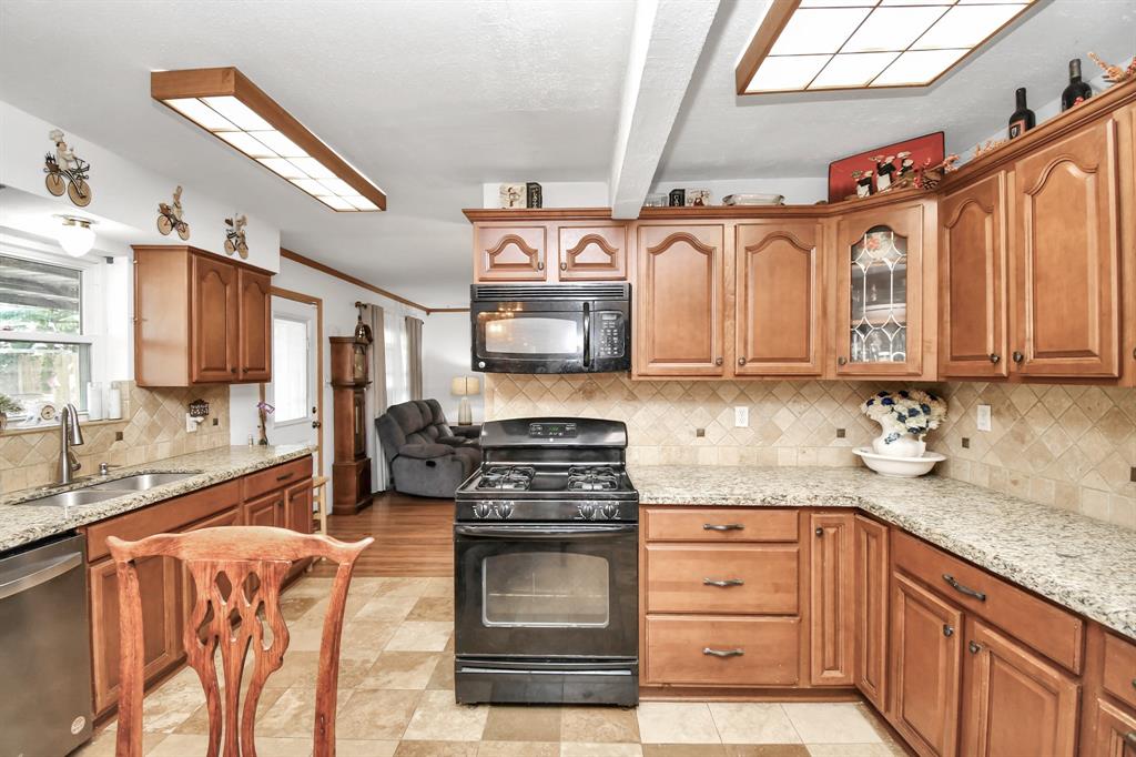 1110 E Brown Lane, Deer Park, Texas image 19