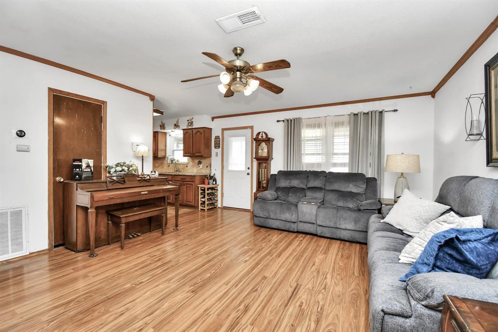 1110 E Brown Lane, Deer Park, Texas image 11