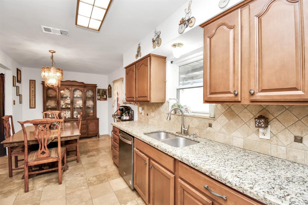 1110 E Brown Lane, Deer Park, Texas image 14