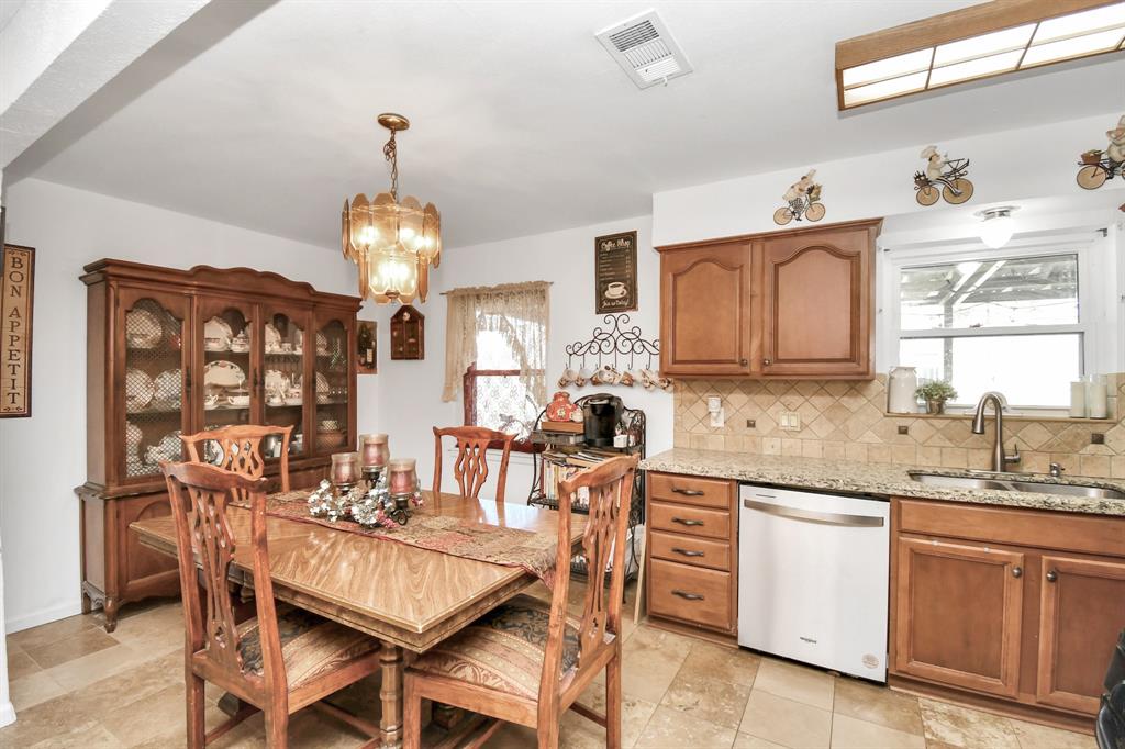 1110 E Brown Lane, Deer Park, Texas image 16