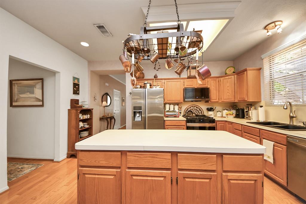50 E Trillium Circle, The Woodlands, Texas image 9