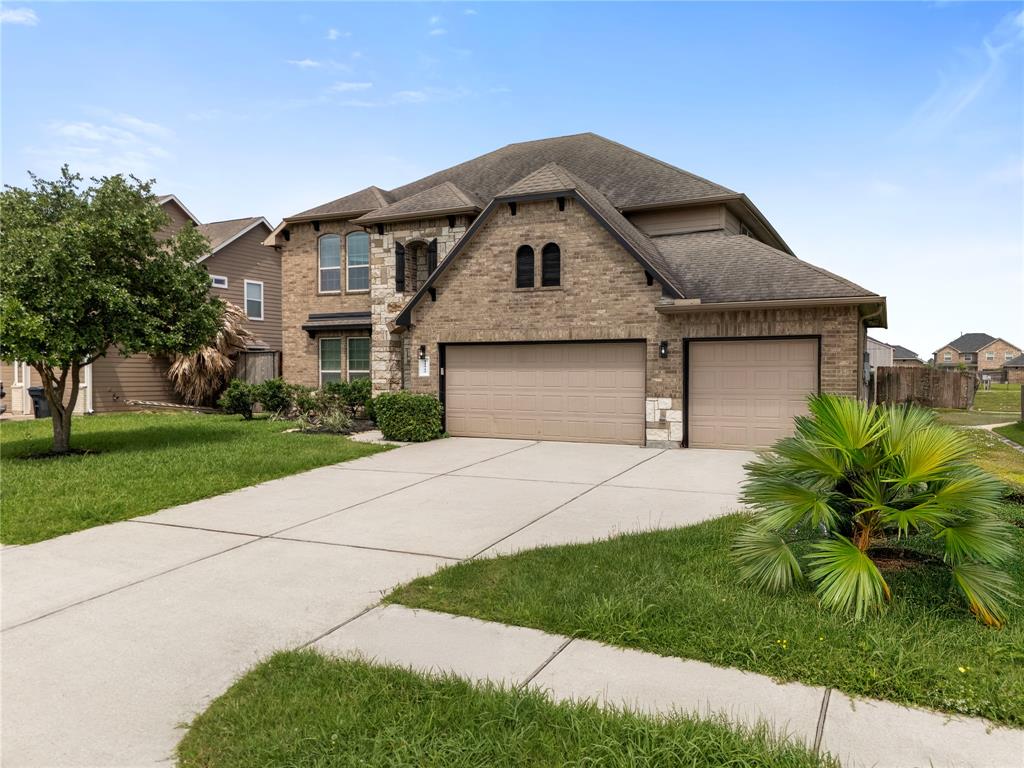 11915 Eagle Ridge Drive, Mont Belvieu, Texas image 3
