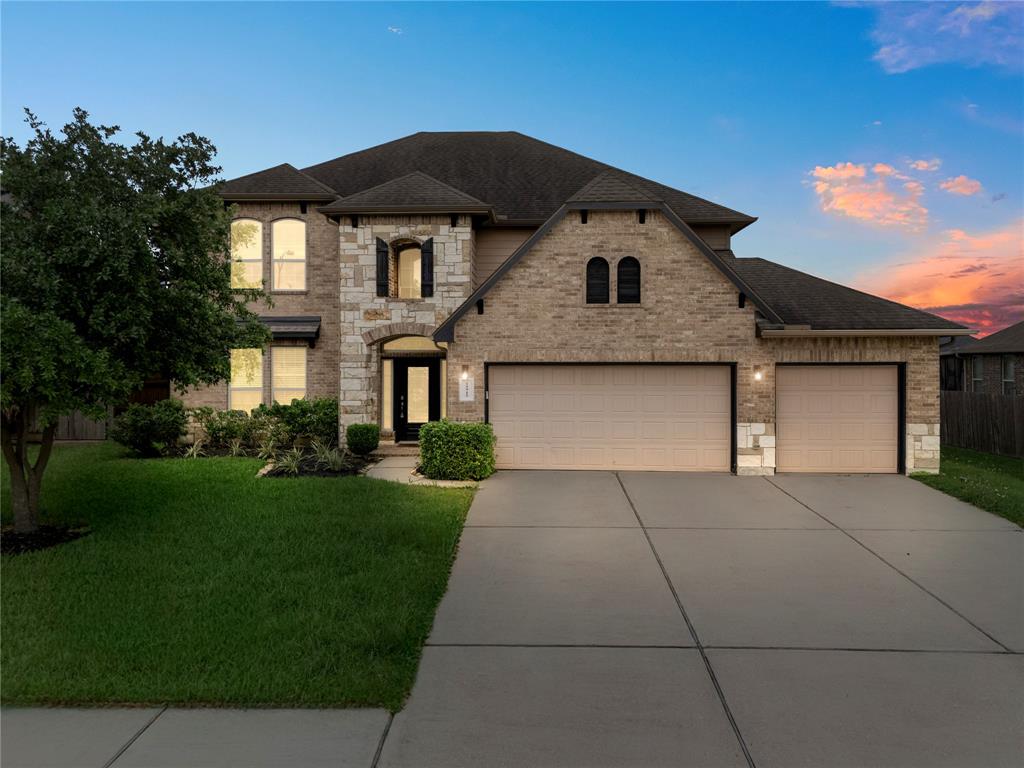 11915 Eagle Ridge Drive, Mont Belvieu, Texas image 1