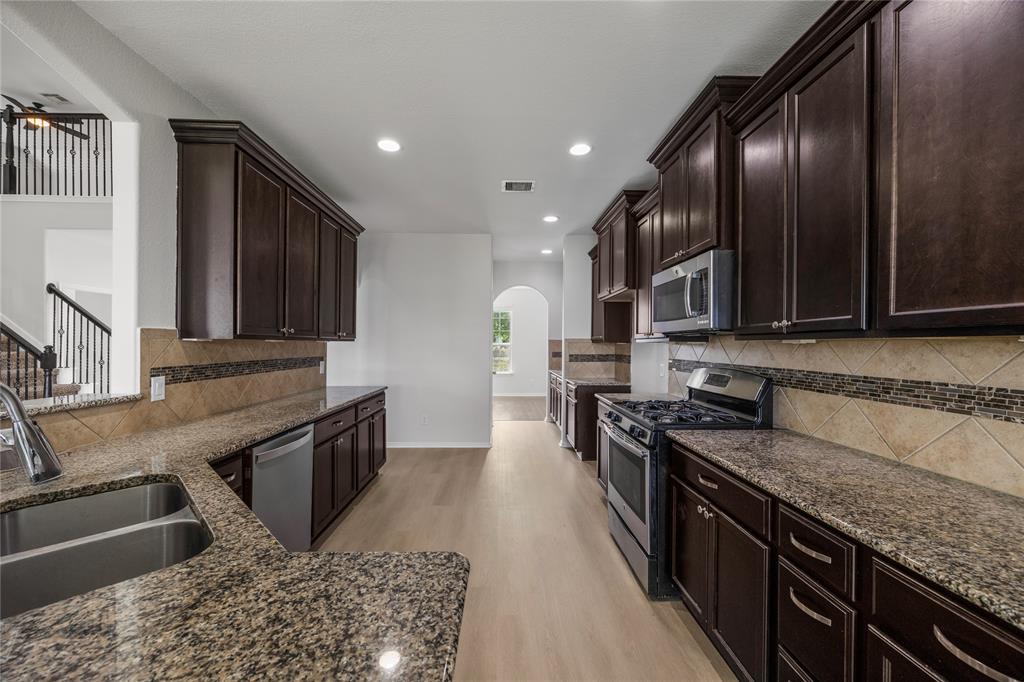 11915 Eagle Ridge Drive, Mont Belvieu, Texas image 7