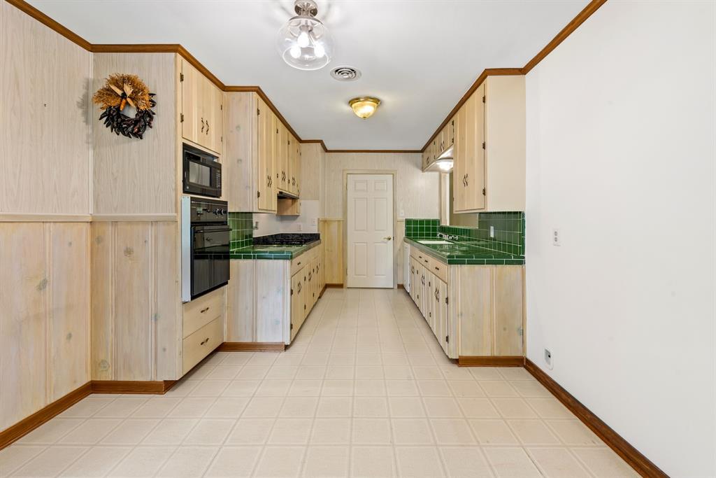 1704 N Pacific Street, Conroe, Texas image 9