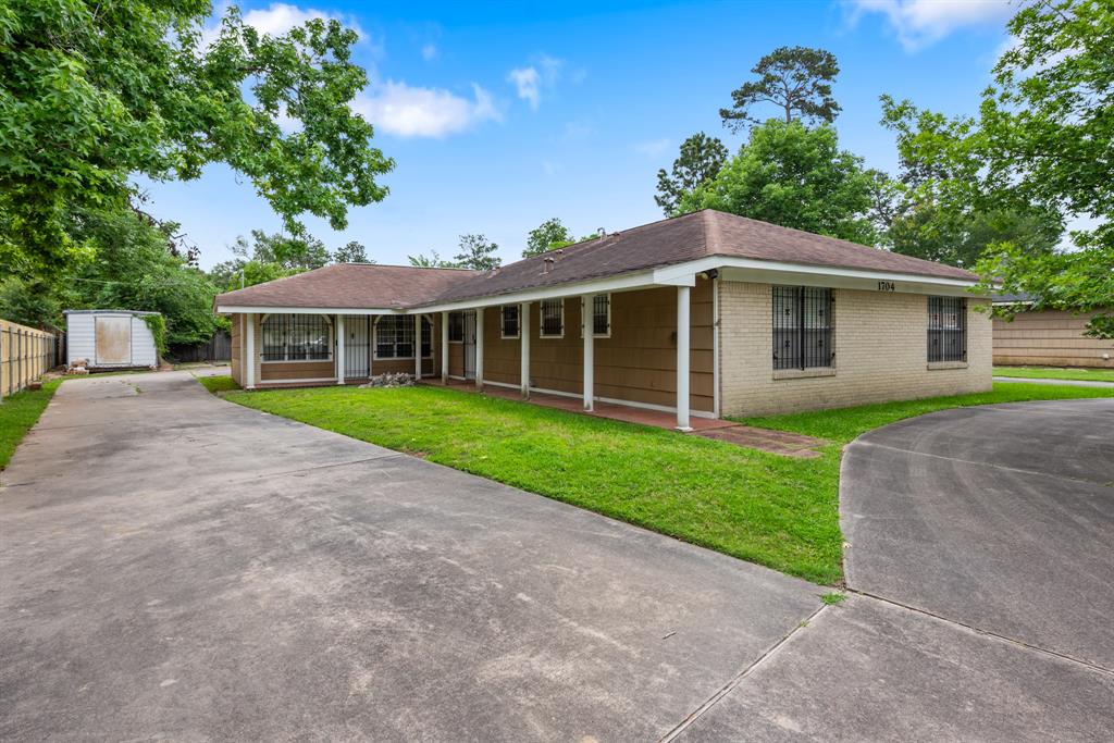 1704 N Pacific Street, Conroe, Texas image 1