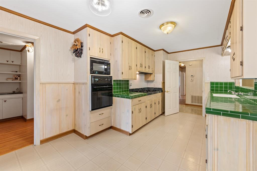 1704 N Pacific Street, Conroe, Texas image 7