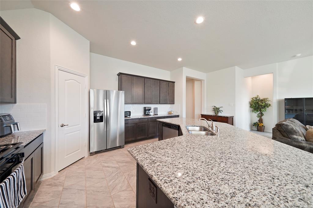 152 Bayou Bend Boulevard, Angleton, Texas image 6