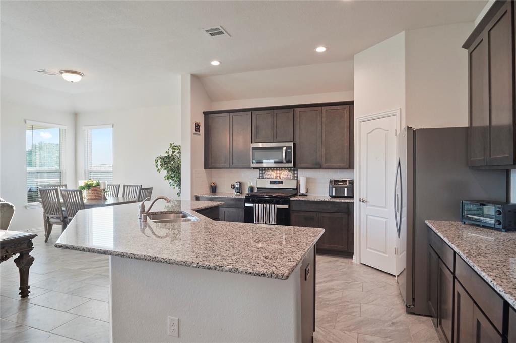152 Bayou Bend Boulevard, Angleton, Texas image 3