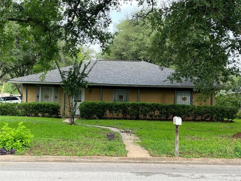1092 South Holland Street Bellville TX 77418