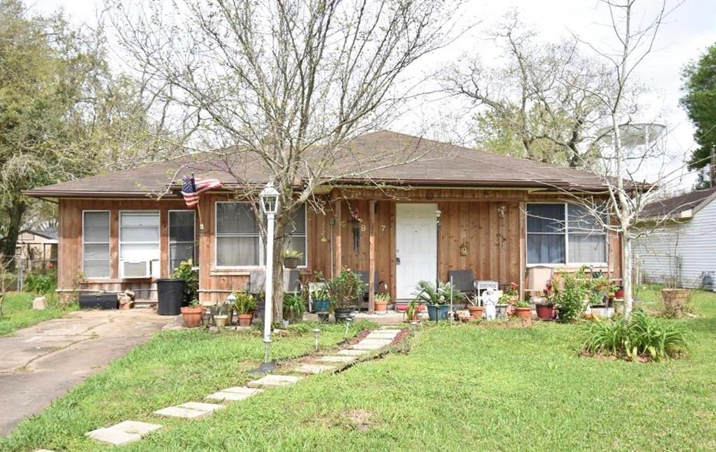 917 Robinhood Lane, Angleton, Texas image 1