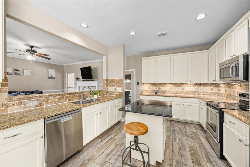 5205 Jolie Drive, Pearland, Texas image 12