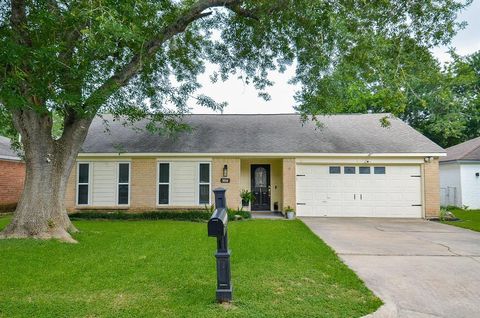 Single Family Residence in Rosenberg TX 3014 Turtle Creek Drive.jpg